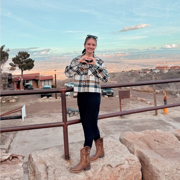 Meet your posher, Natalia - Picture 6 of 6